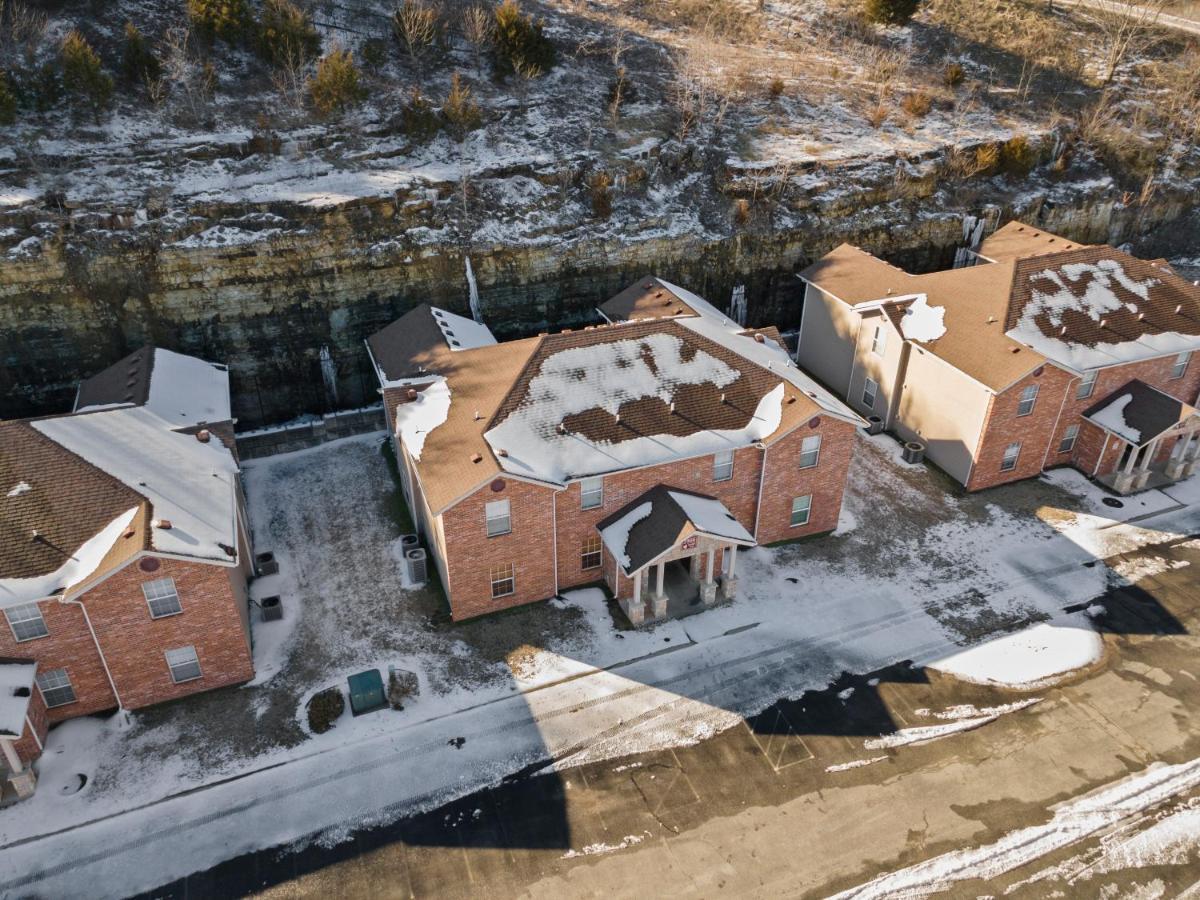 The Farmhouse Бренсон Екстер'єр фото